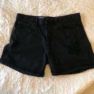 GAP Distressed Sexy Boyfriend Short in black